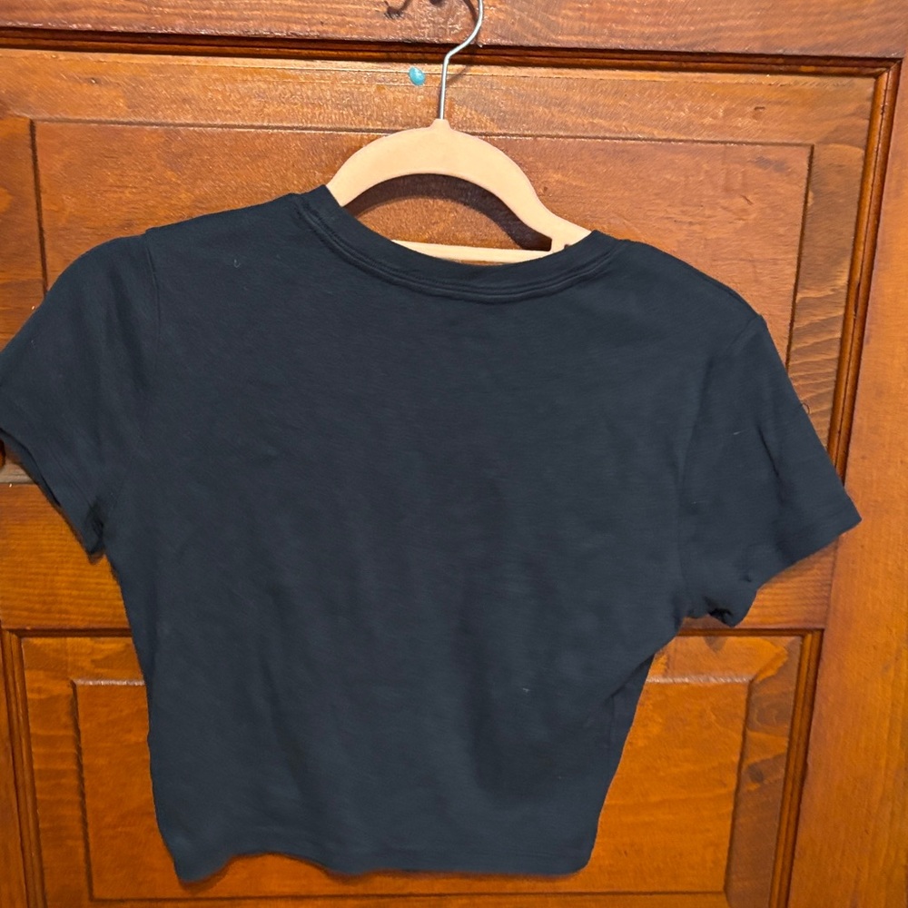 Hollister Charcoal Graphic T-Shirt - Picture 3 of 3